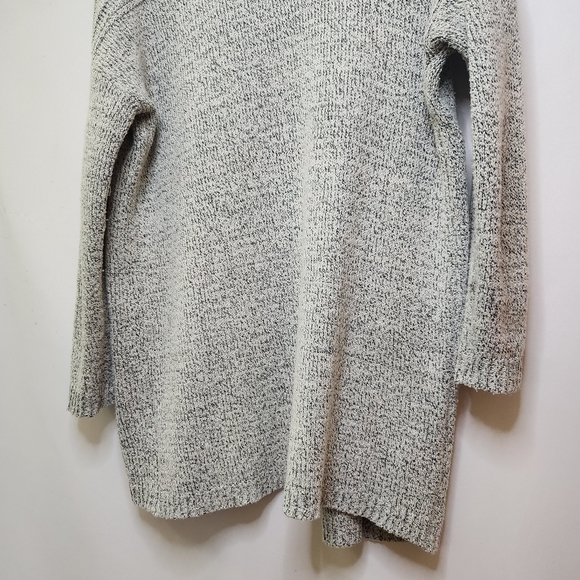 Gray & White Open Front Cardigan with Pockets - Picture 8 of 14